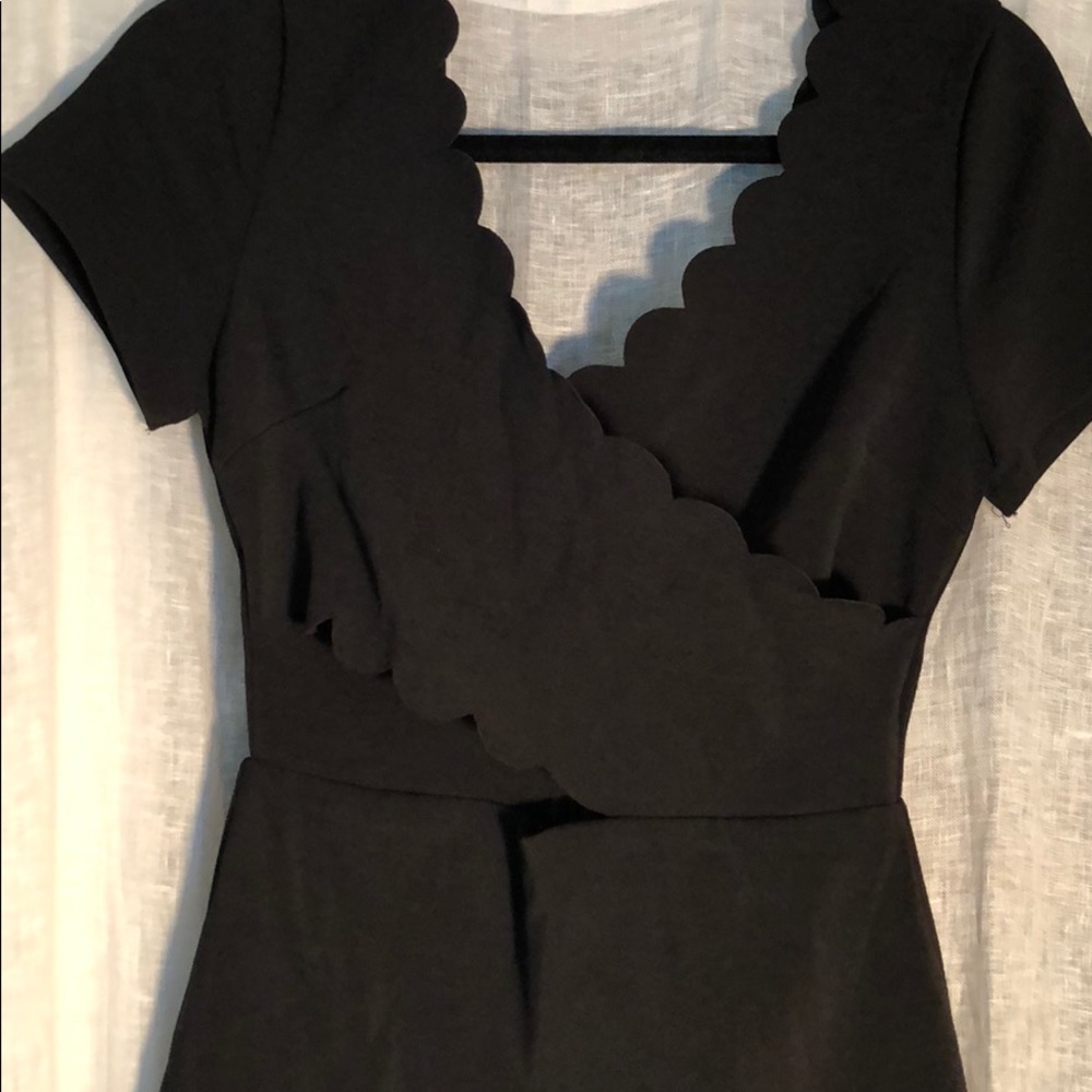 Black body con dress with scallop detail - Picture 2 of 5